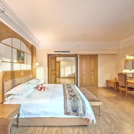 Hotel Silverland Dongguan  Exterior photo