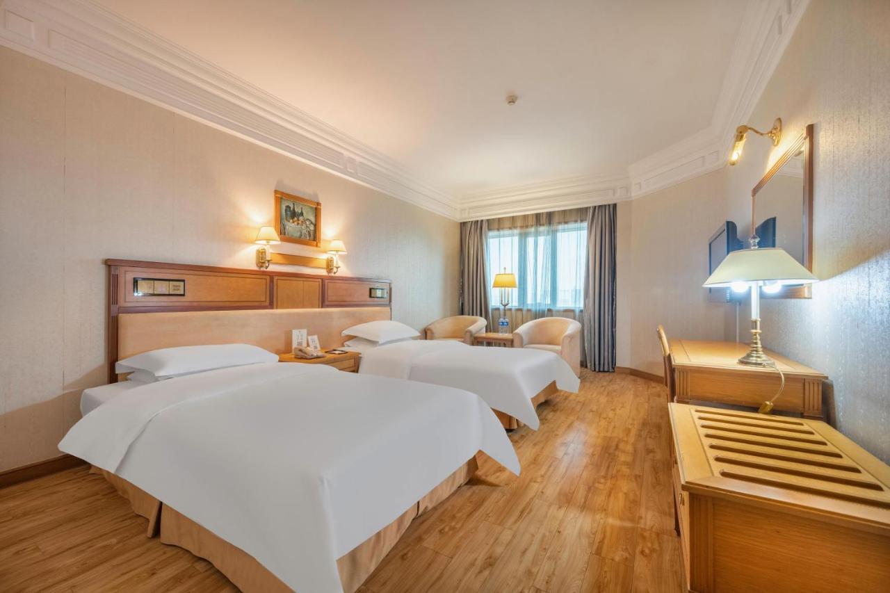 Hotel Silverland Dongguan  Exterior photo