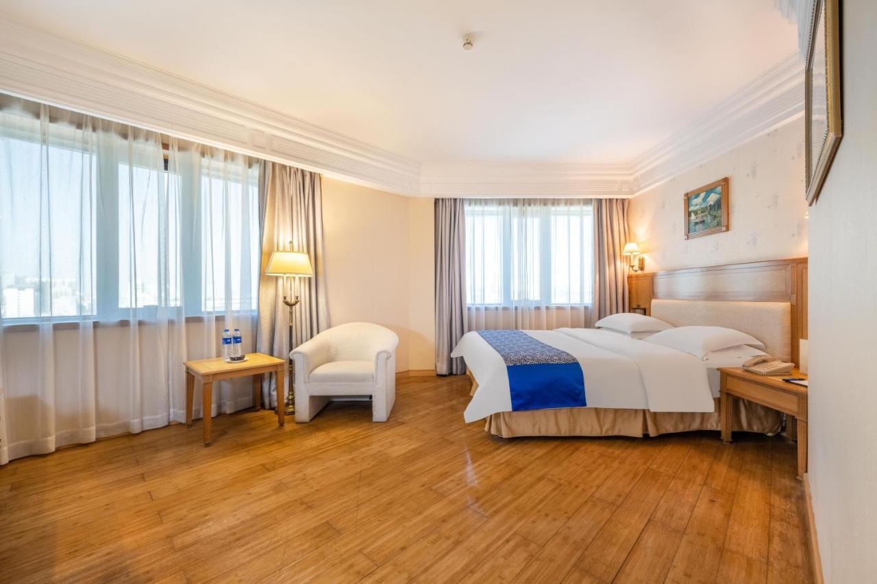 Hotel Silverland Dongguan  Exterior photo