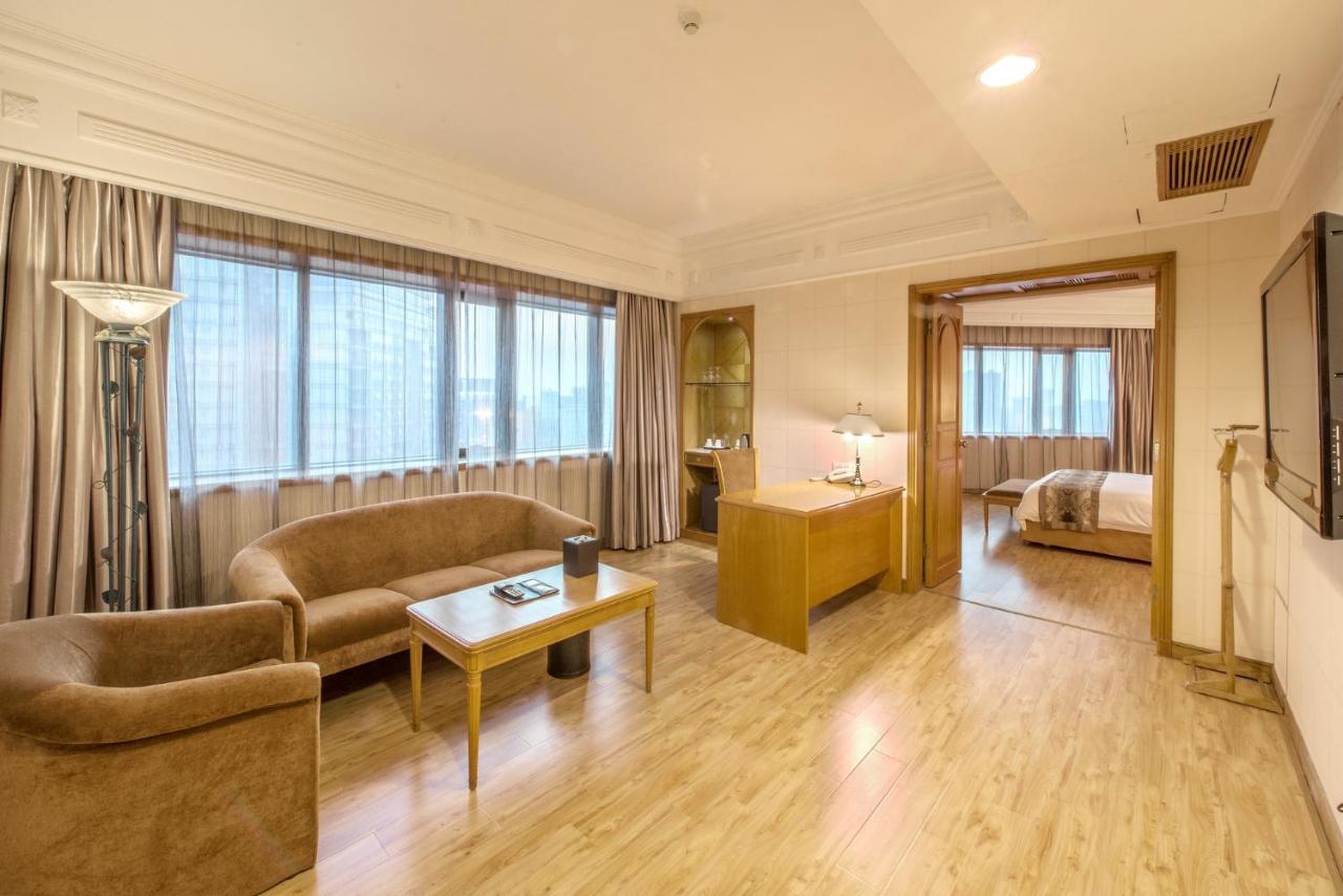 Hotel Silverland Dongguan  Exterior photo
